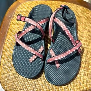 LIKE NEW Chaco Women’s size 9 adjustable strap slide